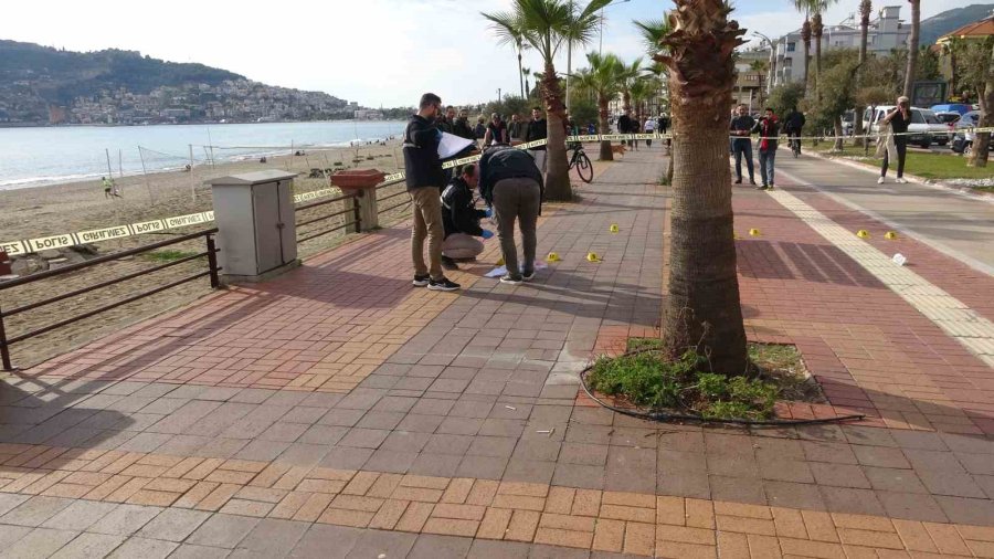 Alanya’da İki Kişi Silahla Vuruldu