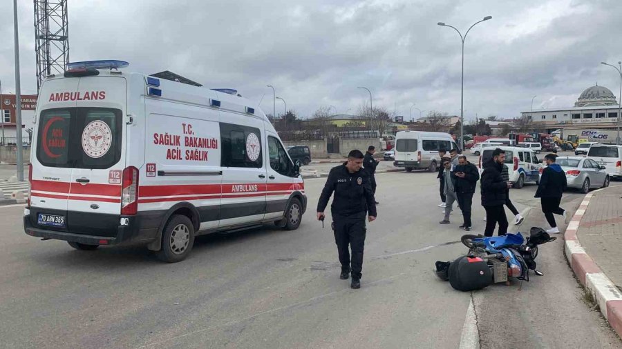 Hafif Ticari Araçla Çarpışan Motosikletin Sürücüsü Yaralandı