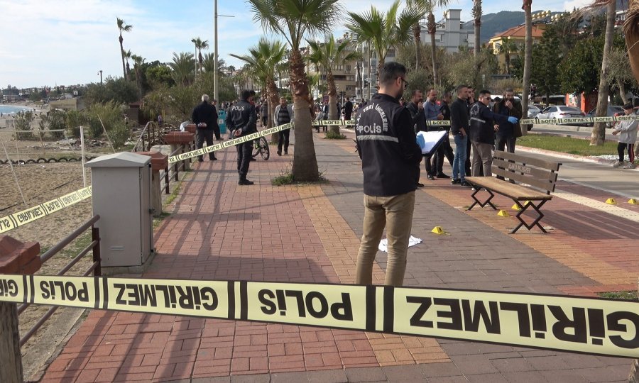 Alanya’da İki Kişi Silahla Vuruldu