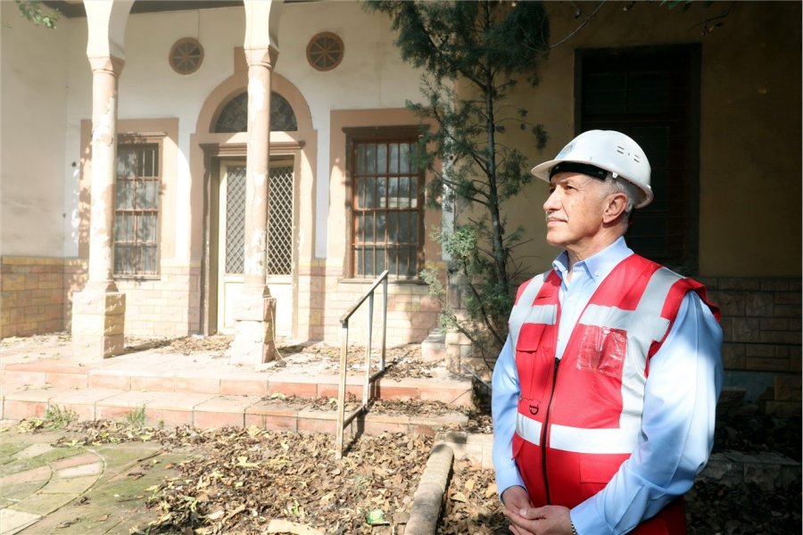 Bahçedeki Kaçak Yapı Yıkılıyor:100 Yıllık Okul, Tekrar Eğitime Kazandırılacak