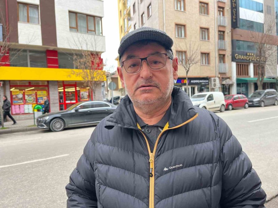 Yalıtımlı Camlardan Dahi Sızan Kokuya Vatandaşlar Çözüm Bekliyor