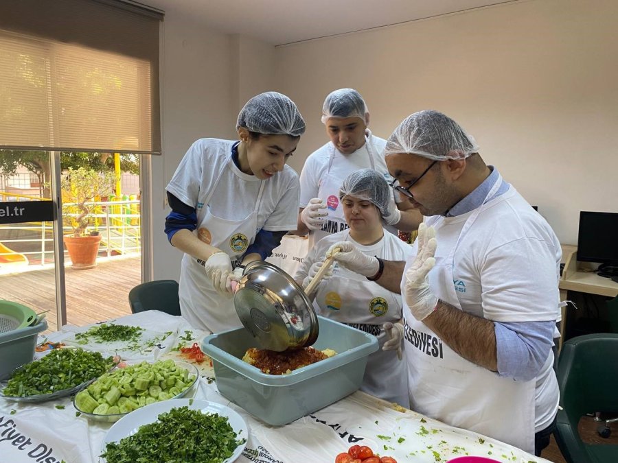 Engelli Bireyler Eğlenirken Öğreniyorlar