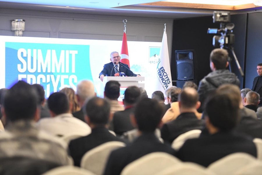 Başkan Büyükkılıç’tan Zirvede ‘bilişim’ Vurgusu