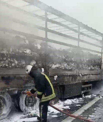 Peçete Yüklü Tır Yandı