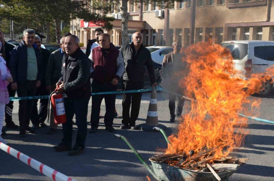 Niğde’de Tarım Ve Orman İl Müdürlüğü Personeline Yangın Eğitimi Verildi