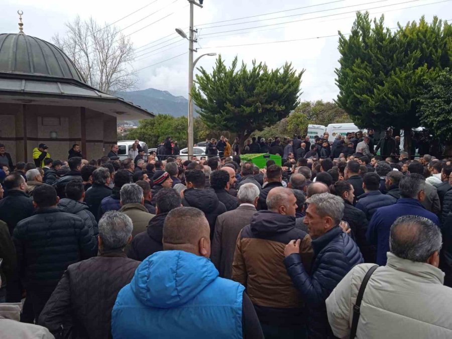 Silahlı Saldırıda Öldürülen Adam Toprağa Verildi