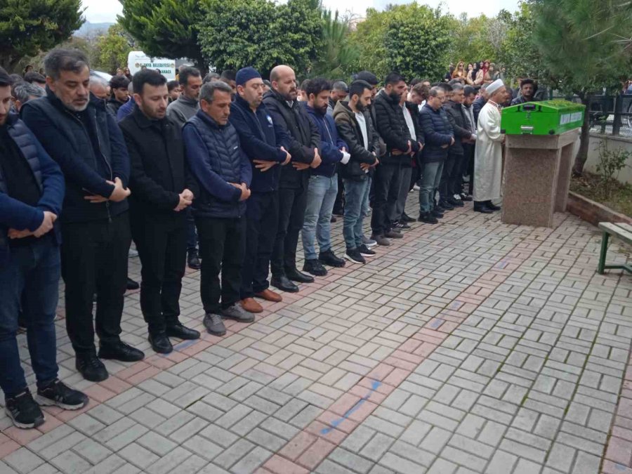 Silahlı Saldırıda Öldürülen Adam Toprağa Verildi