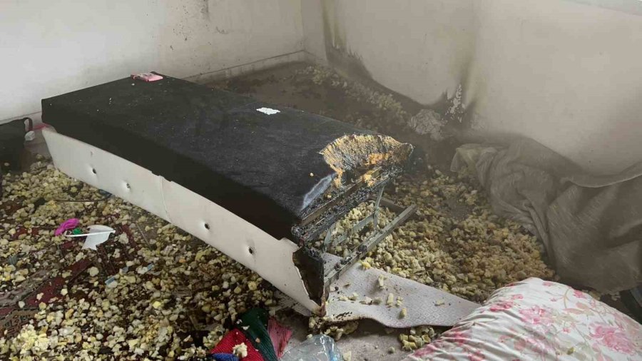 Koltuğa Düşen Sigara İzmariti Yangına Neden Oldu