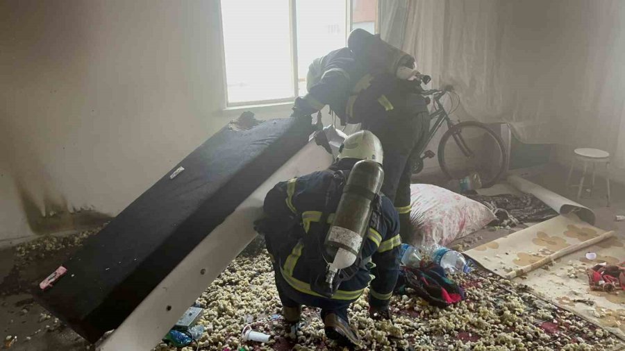 Koltuğa Düşen Sigara İzmariti Yangına Neden Oldu