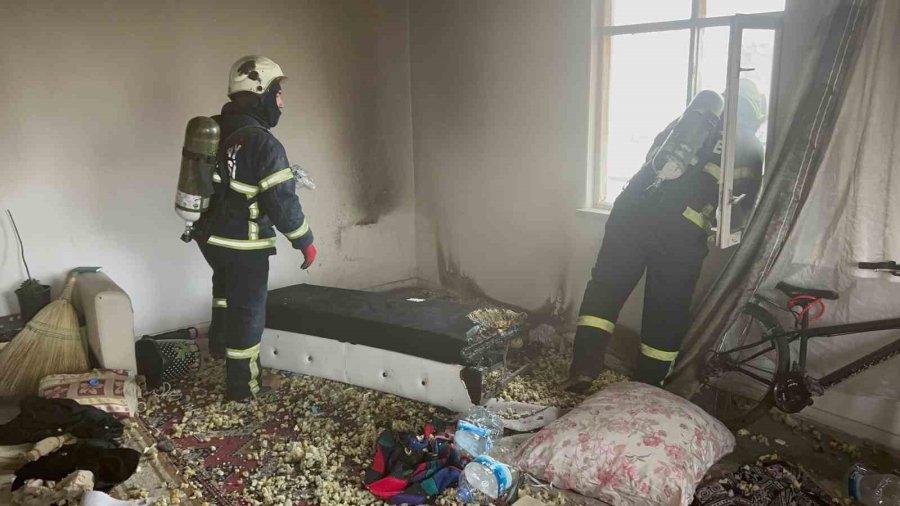 Koltuğa Düşen Sigara İzmariti Yangına Neden Oldu