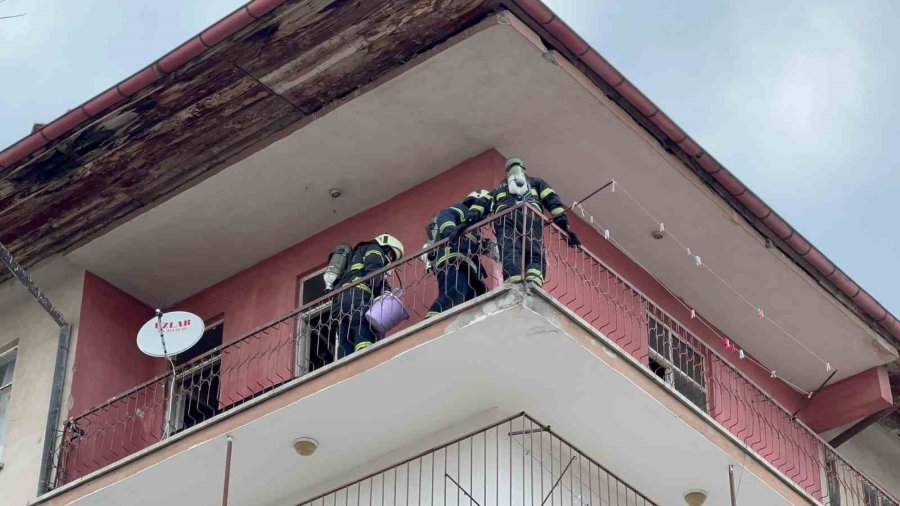 Koltuğa Düşen Sigara İzmariti Yangına Neden Oldu