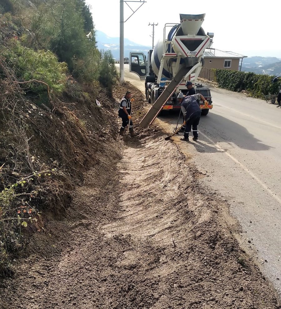 Antalya Büyükşehir Ekiplerinin Alanya Kırsalında Çalışmaları Sürüyor