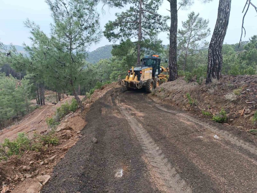 Antalya Büyükşehir Ekiplerinin Alanya Kırsalında Çalışmaları Sürüyor