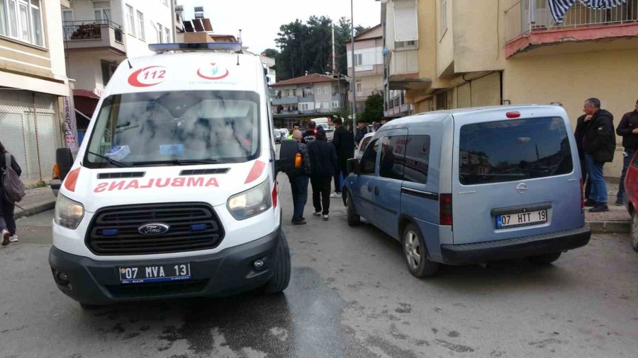 10 Yaşındaki Çocuk Gaza Bastı, Araç Park Halindeki Araçlara Çarptı