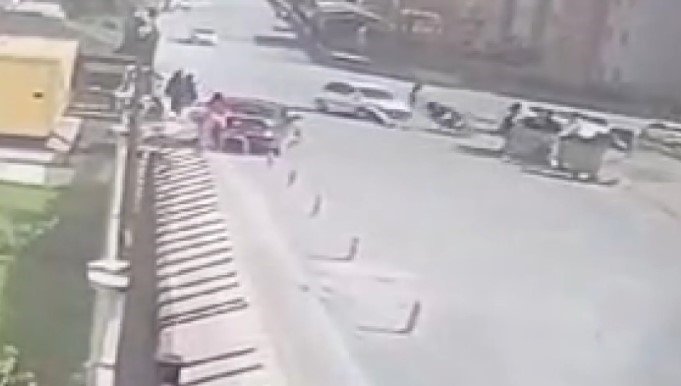 Motosiklet Sürücüsü Kask Sayesinde Kurtuldu