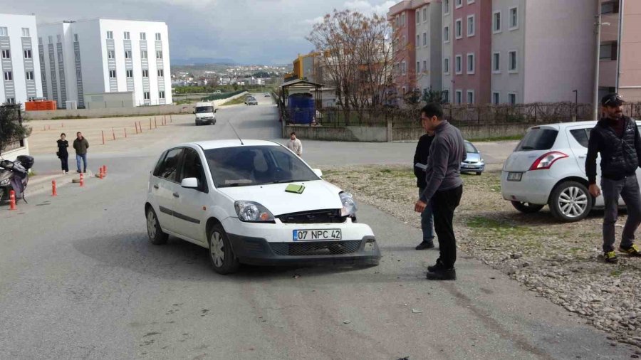 Motosiklet Sürücüsü Kask Sayesinde Kurtuldu