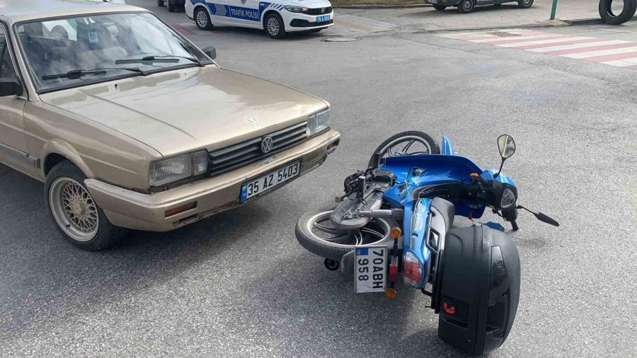 Otomobil İle Motosikletin Çarpışma Anı Kamerada