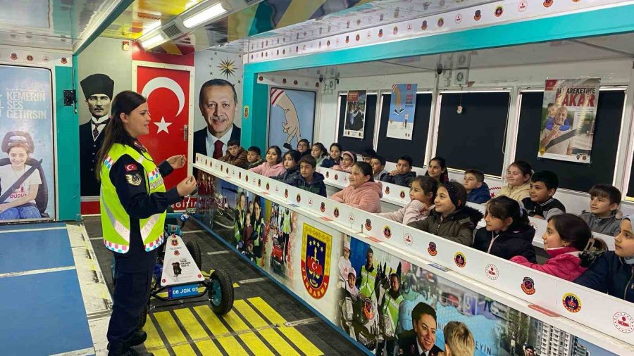Kayseri’de 533 Öğrenciye Trafik Güvenliği Eğitimi Verildi