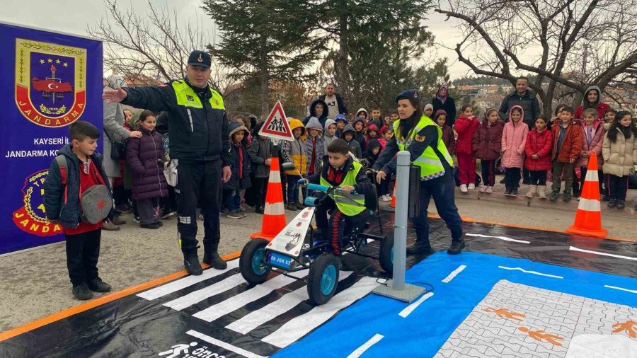 Kayseri’de 533 Öğrenciye Trafik Güvenliği Eğitimi Verildi