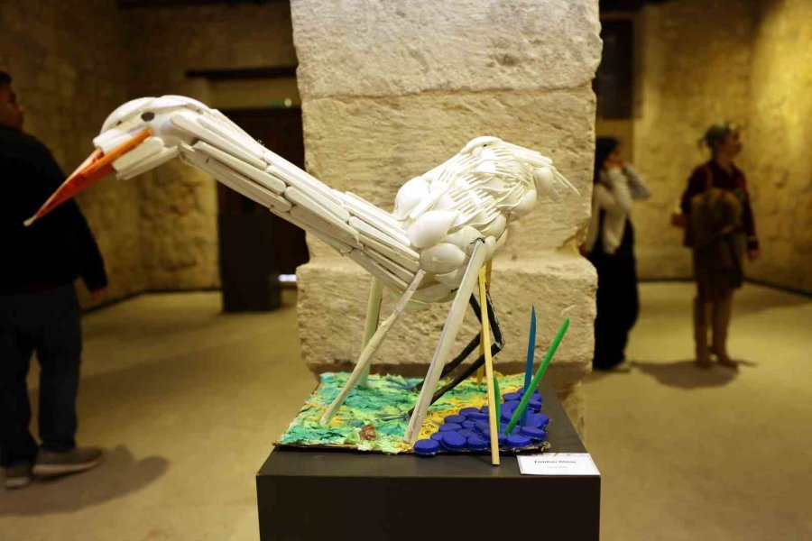 Öğrencilerin Geri Dönüşüm Malzemelerinden Yaptığı Eserler Sergilendi