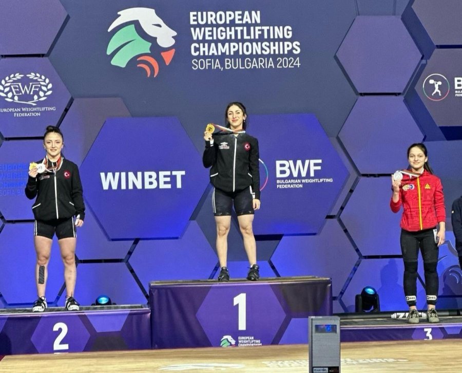 Halterde Avrupa Rekoru Kıran Gamze Altun, Davul Zurna Eşliğinde Karşılandı