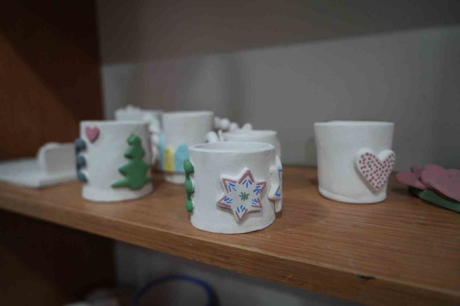 Açılan Kurs Sayesinde Toprağa Şekil Vererek Ürüne Dönüştürüyorlar