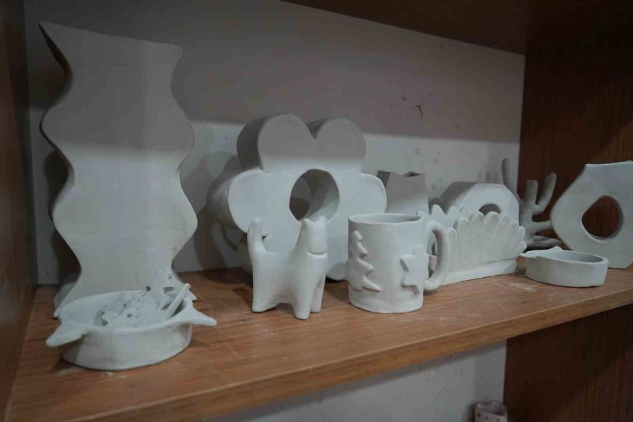 Açılan Kurs Sayesinde Toprağa Şekil Vererek Ürüne Dönüştürüyorlar