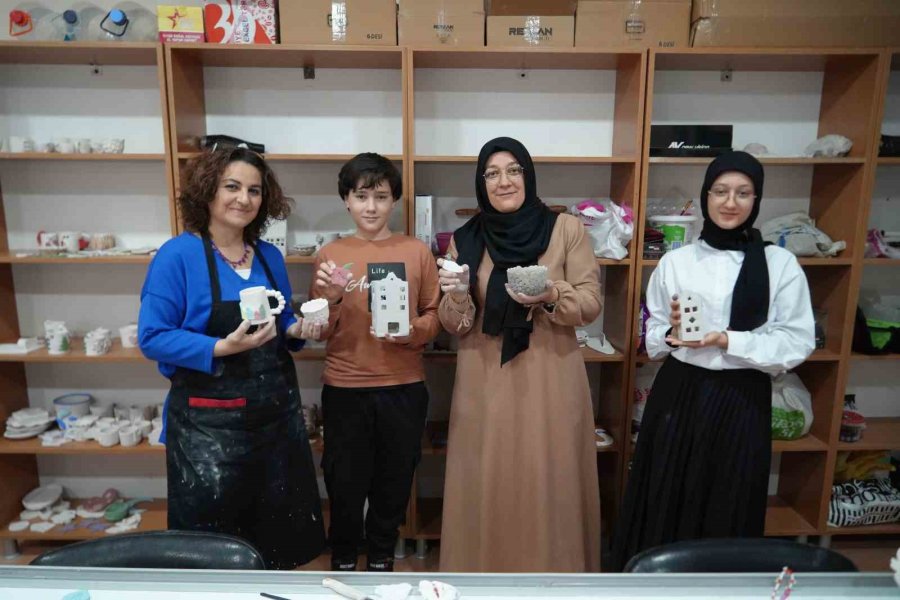 Açılan Kurs Sayesinde Toprağa Şekil Vererek Ürüne Dönüştürüyorlar