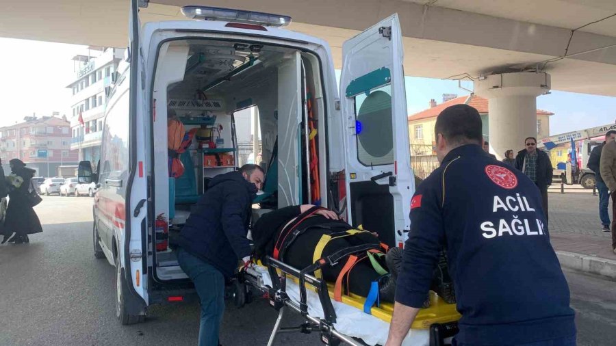 Karaman’da Çarpışan Otomobillerden Biri Takla Attı: 3 Yaralı