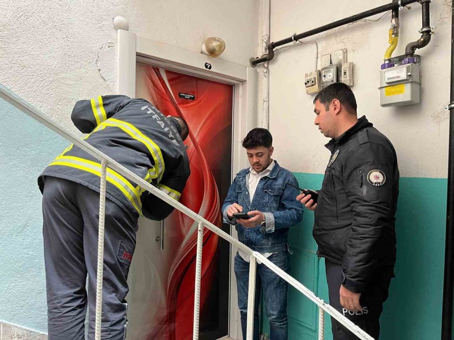 Yakınları Haber Alamadı, Evde Uyurken Bulundu