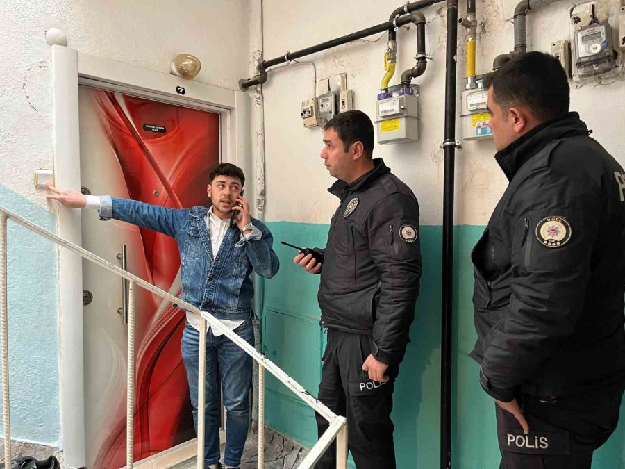 Yakınları Haber Alamadı, Evde Uyurken Bulundu