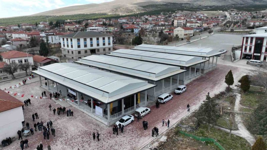 Bakan Göktaş, Konya Büyükşehir’in Yunak’a Kazandırdığı Kapalı Pazar Yerinin Açılışını Yaptı