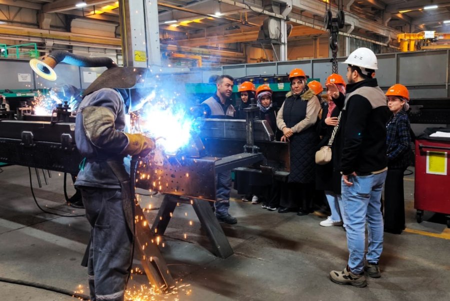 Adem Kursiyeri Kadınlar Fabrikada Kaynak Yaptı