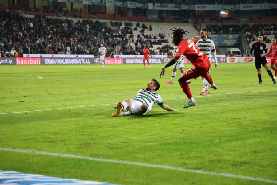 Trendyol Süper Lig: Konyaspor: 0 - Hatayspor: 0 (ilk Yarı)