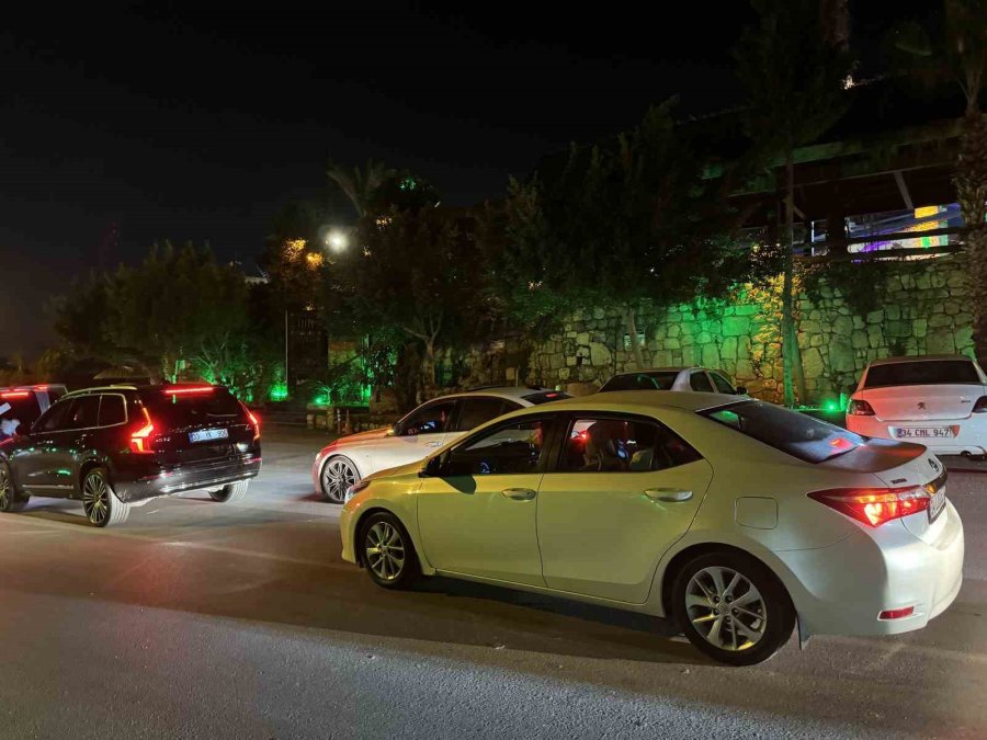 Mersin’de Düğün Töreninde Salonda Yangın Çıktı