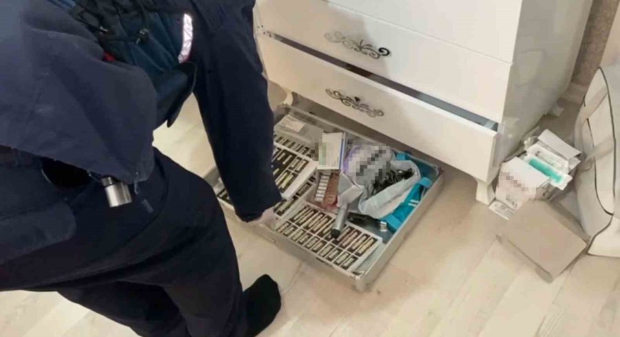 Evini Diş Kliniğine Çeviren Sahte Doktor Operasyonla Yakalandı