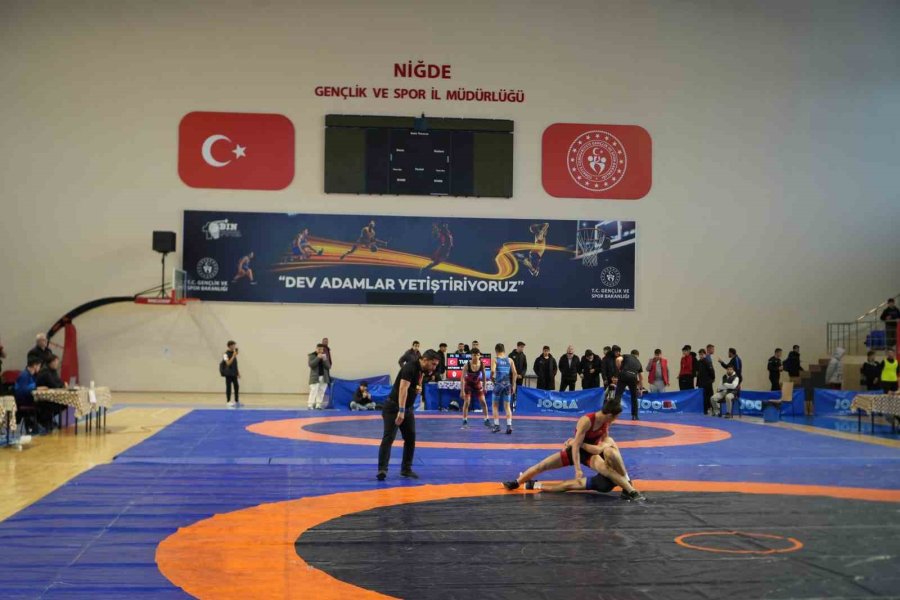 Okul Sporları Güreş Türkiye Şampiyonası, Niğde’nin Ev Sahipliğinde Başladı