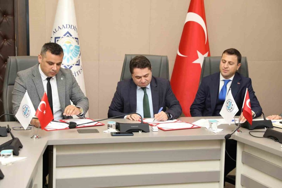 Alkü’de İşçiler İçin Toplu Sözleşme