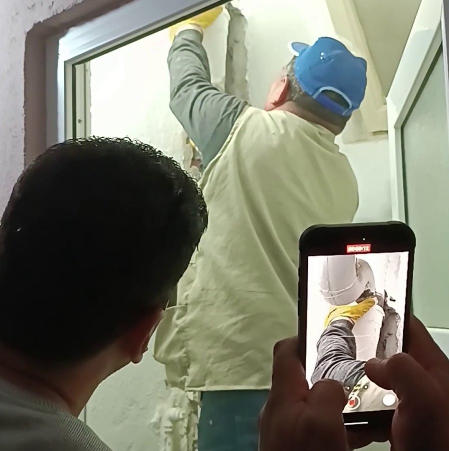 Lağım Borusuna Giren Yavru Kedi İçin Seferber Oldular