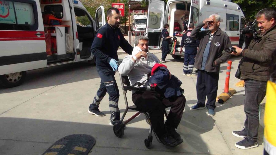 Mersin’de Yolcu Minibüsü İle Otomobil Çarpıştı: 1 Ölü, 13 Yaralı