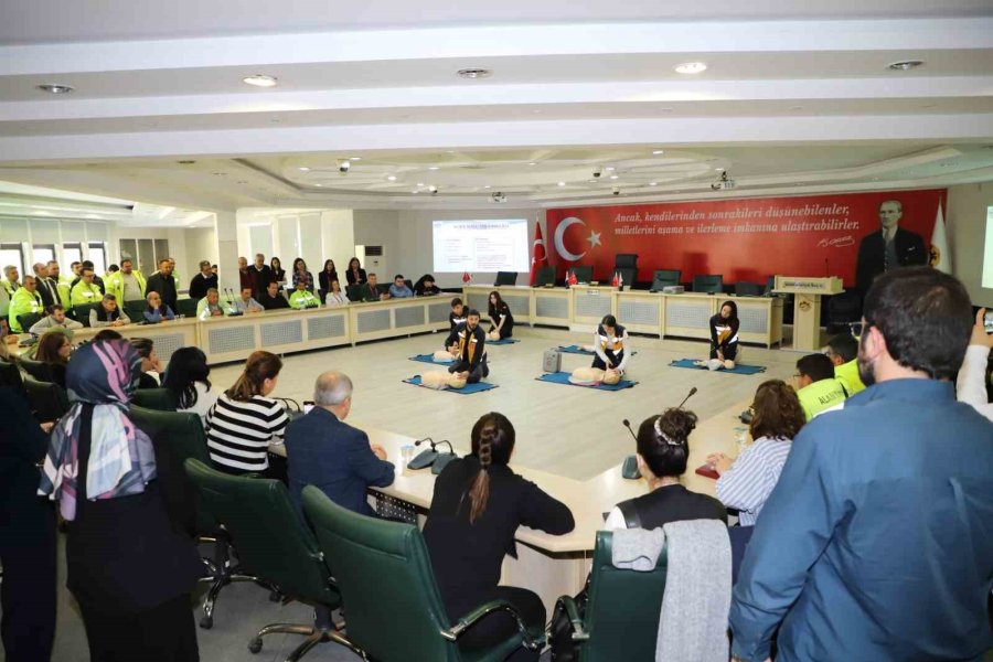 Alanya Belediyesi Personeline İlk Yardım Eğitimi