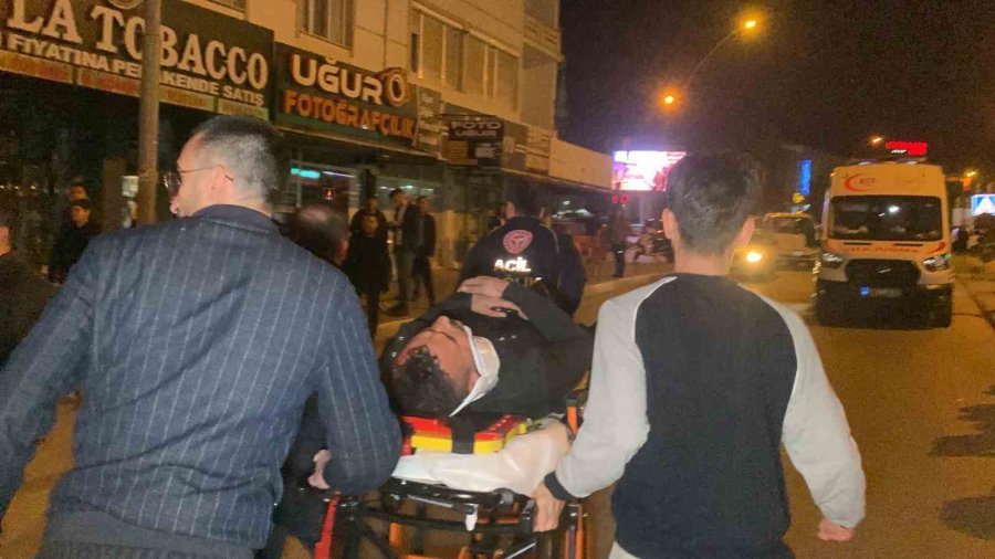 Kontrolden Çıkan Araç Park Halindeki Otomobile Çarparak Devrildi: 2 Yaralı