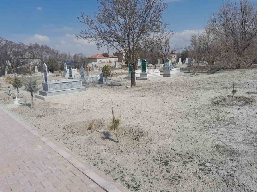 Mezarlıktaki Çeşmelerin Musluklarını Çaldılar