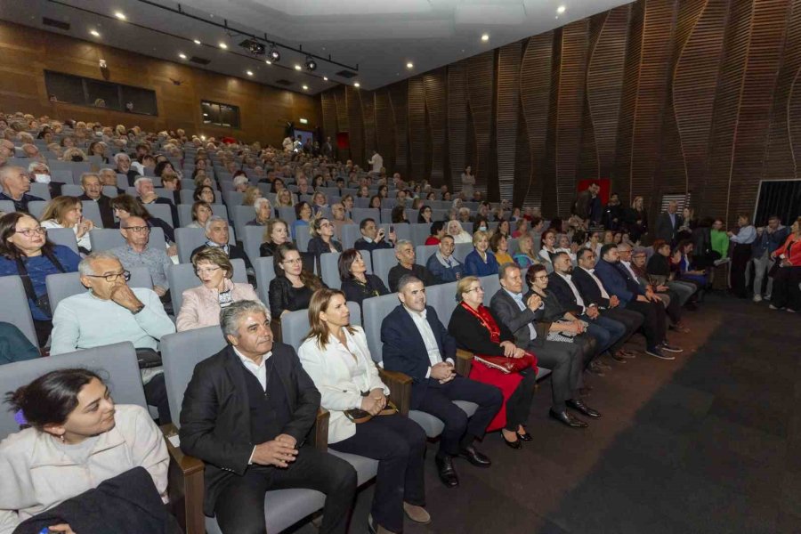 Emekli Evi Üyeleri ’eskimeyen Şarkılar Konseri’nde Bir Araya Geldi