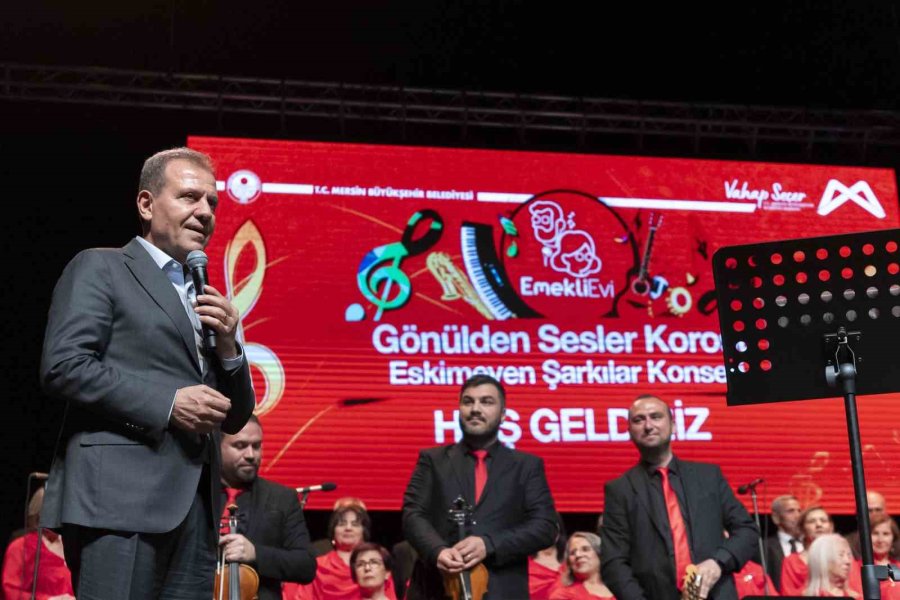 Emekli Evi Üyeleri ’eskimeyen Şarkılar Konseri’nde Bir Araya Geldi