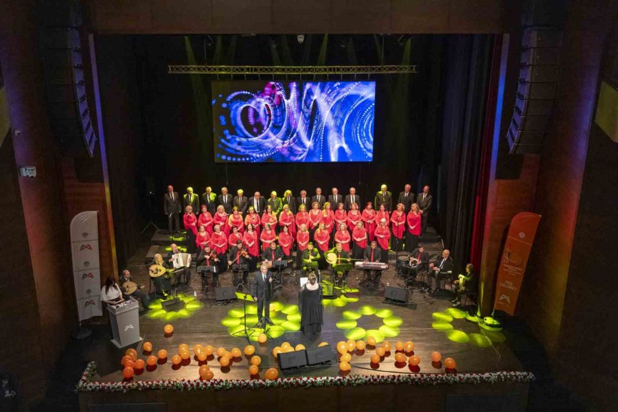 Emekli Evi Üyeleri ’eskimeyen Şarkılar Konseri’nde Bir Araya Geldi