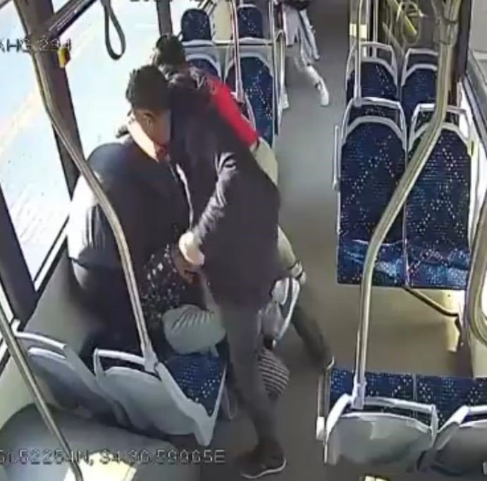 Okul Müdürü Ve Oğlunun, Otobüste Yaşlı Çifti Darp Etme Görüntüleri Ortaya Çıktı