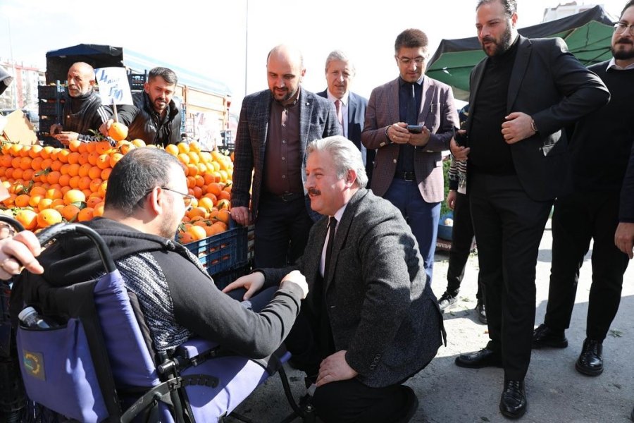 Başkan Palancıoğlu, Yıldırım Beyazıt Pazar Yerinde Sevgiyle Karşılandı
