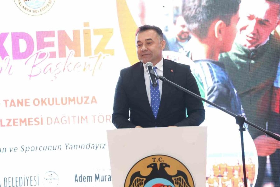 Başkan Yücel’den 150 Okula Spor Malzemesi Yardımı