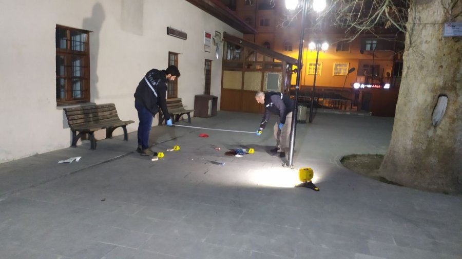 Başında Mermer Taşı Kırılan Şahıs Ağır Yaralandı